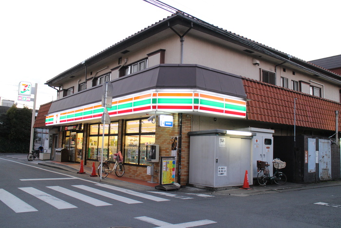 コンビニ　セブンイレブン（コンビニ）まで450m
