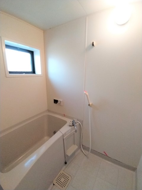 バス・シャワールーム　★窓付きのバスルームです★