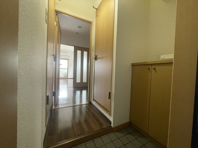 玄関　同物件別号室の写真です。