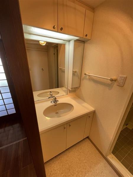 洗面設備　収納たくさんの洗面台です！