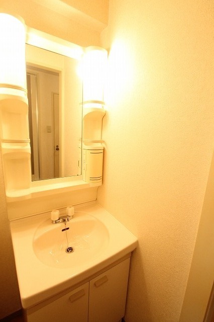 洗面設備　独立洗面台は魅力的ですよ。