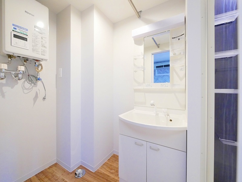 洗面設備　忙しい朝にうれしいシャンプードレッサー付きです♪