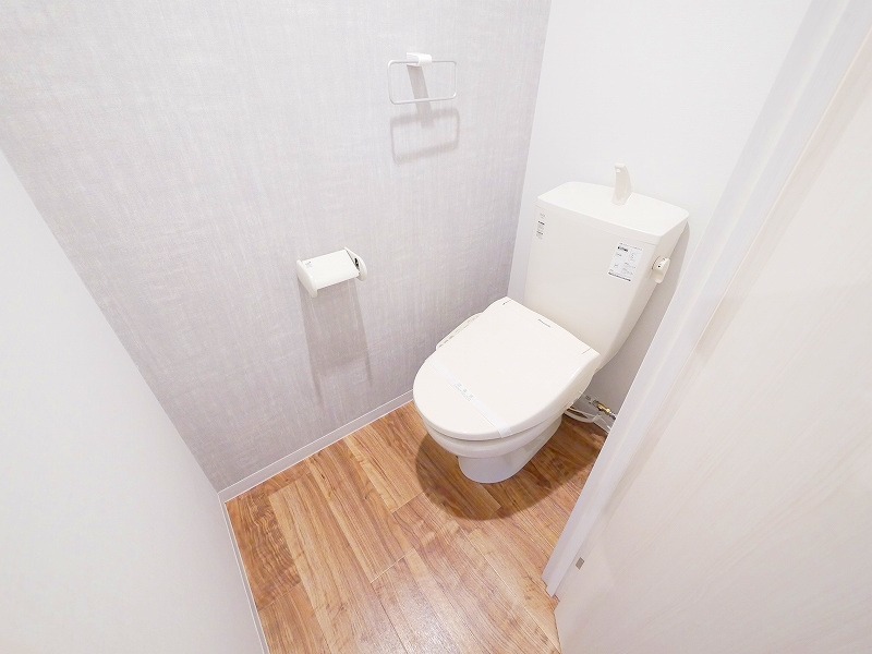 トイレ　あったらうれしいウォシュレット付き♪