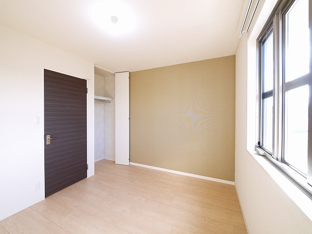 その他部屋・スペース　広くて明るい寝室