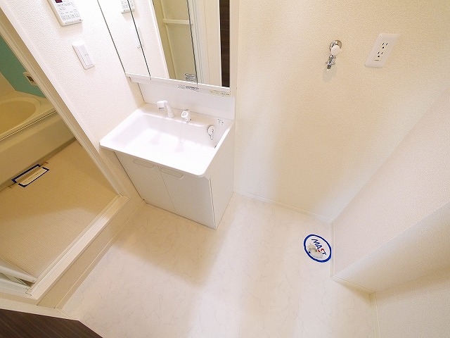 洗面設備　スペースが確保できる洗面所です