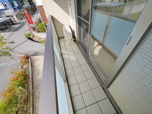 バルコニー　暖かな日差しのふりそそぐバルコニー