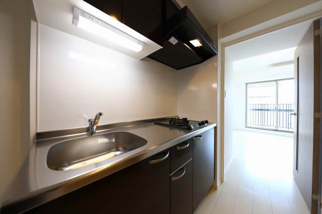 キッチン　イメージ写真（実際はミディアムカラーになります）