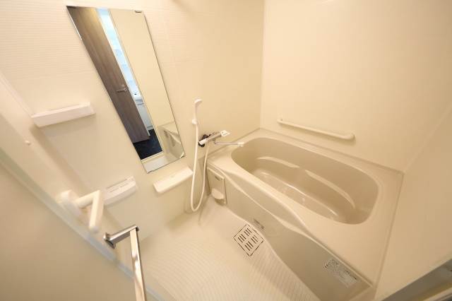 バス・シャワールーム　イメージ写真（実際はミディアムカラーになります）