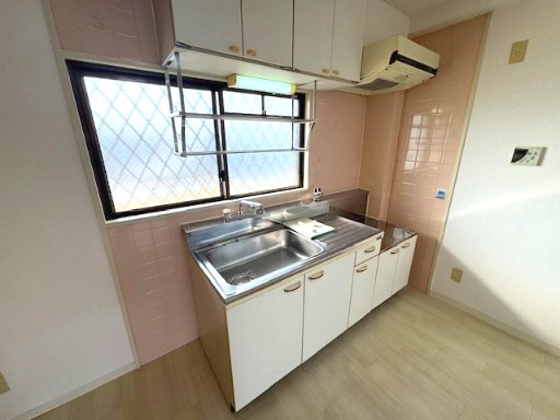 キッチン　冷蔵庫や食器棚のレイアウトが楽しみですね