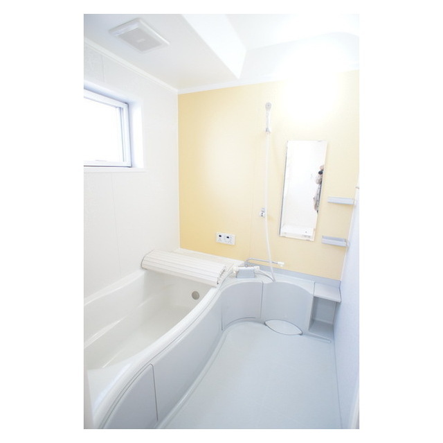 バス・シャワールーム　お風呂もゆったりしたサイズ