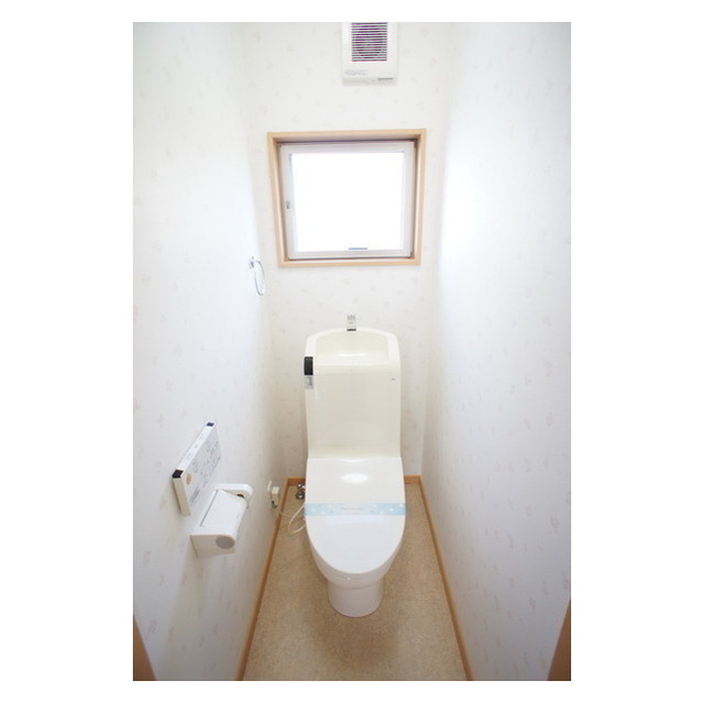 トイレ　暖房洗浄便座付です