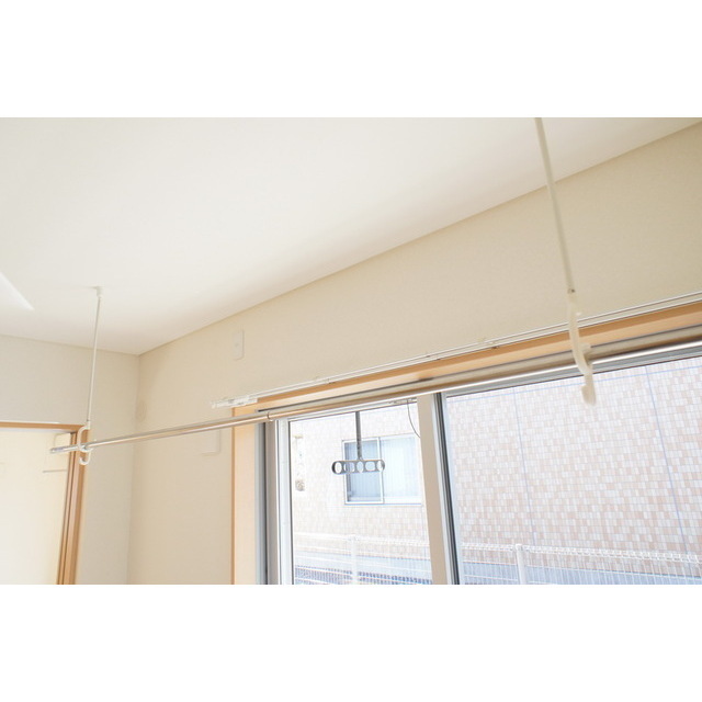 その他設備　室内物干しも欠かせないアイテム