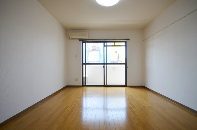 居室・リビング　別号室の写真です