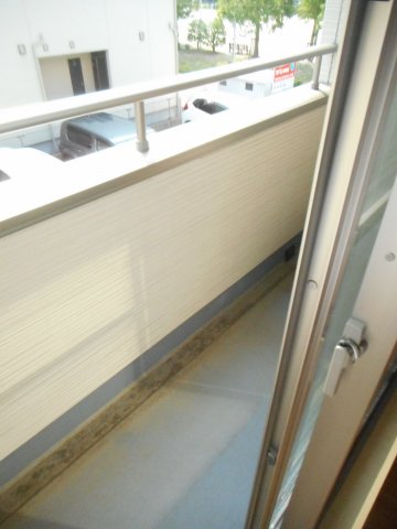 バルコニー　開放的で明るい空間を演出してくれるバルコニーです