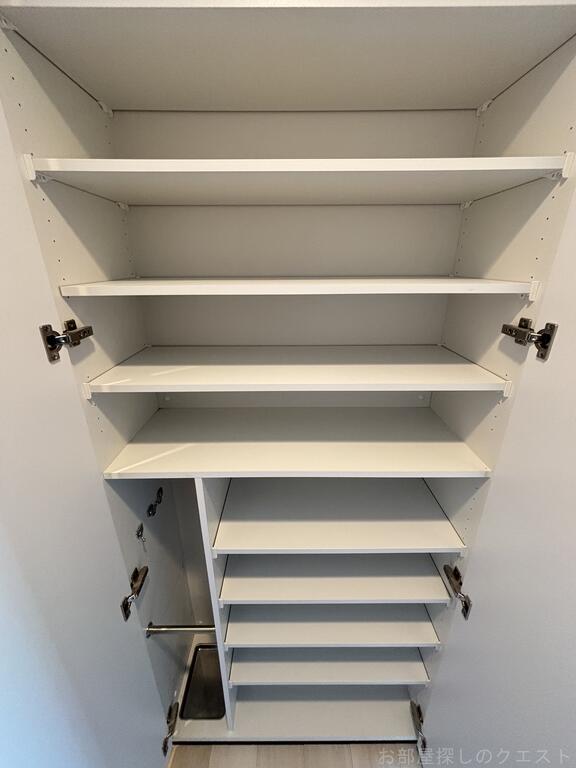 玄関　（写真は同タイプ）