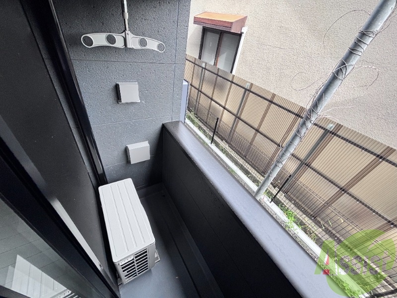 バルコニー　バルコニーが付いているので晴れた日は洗濯物が干せますね。