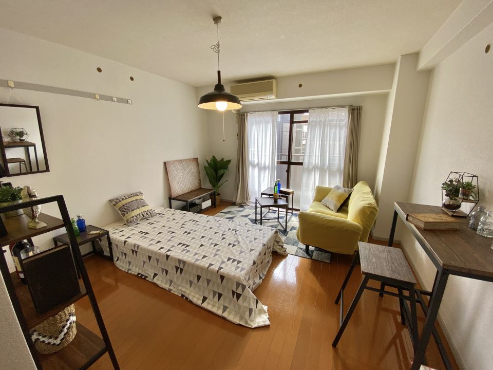 居室・リビング　９．５畳の１Ｒ　日当たり良好です