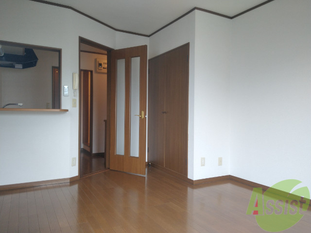 その他部屋・スペース　白基調のお部屋は、部屋が明るく広く感じますね。