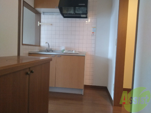 玄関　玄関です。少し狭いですが、傘立ても置けますね。