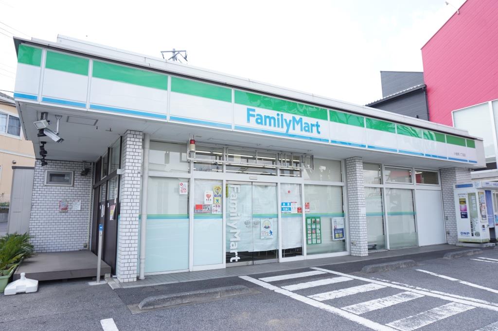 コンビニ　ファミリーマート 小金原八丁目店（コンビニ）まで655m