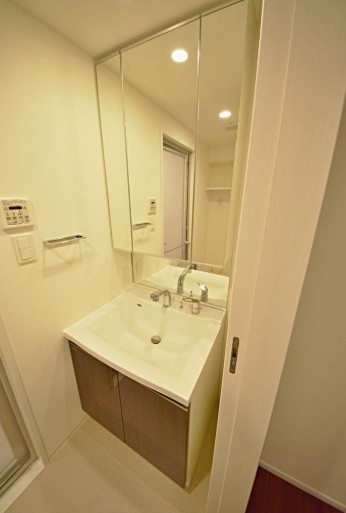 洗面設備　脱衣スペースもあります