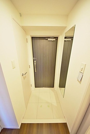 玄関　収納もある玄関です