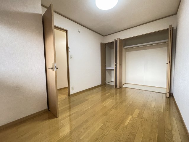 ネオサンライズの居間写真