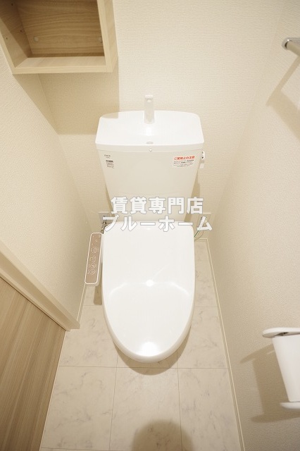 トイレ　温水洗浄機能付き便座！