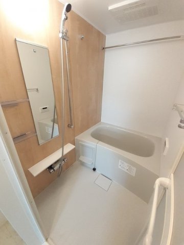 バス・シャワールーム　落ち着いた空間のお風呂です