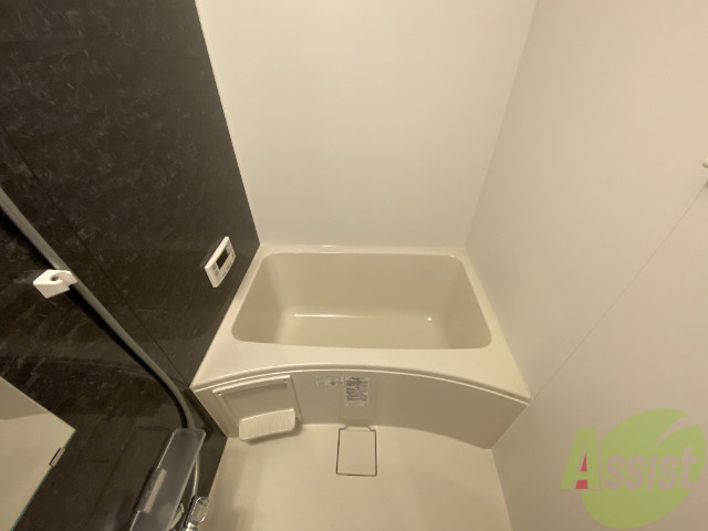 バス・シャワールーム　バスルームは広さがあって使いやすそうです。