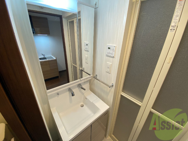 洗面設備　洗面はこちらです。歯磨きやお化粧もできちゃいます。