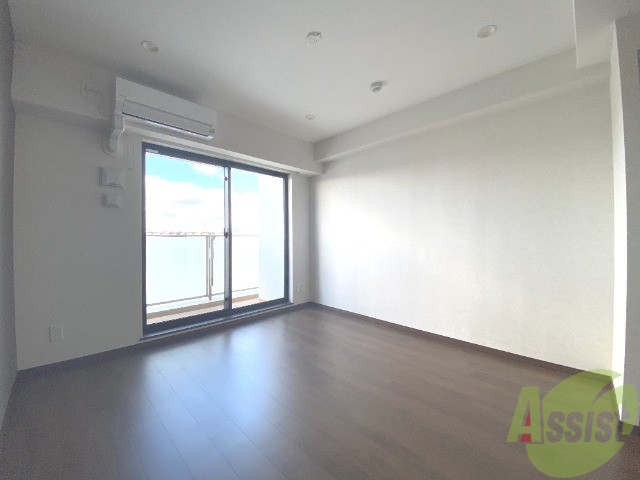 居室・リビング　明るくて清潔感がある広々としたお部屋でゆったり休めます。