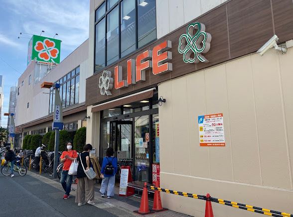 スーパー　（株）ライフコーポレーション／千歳烏山店（スーパー）まで556m