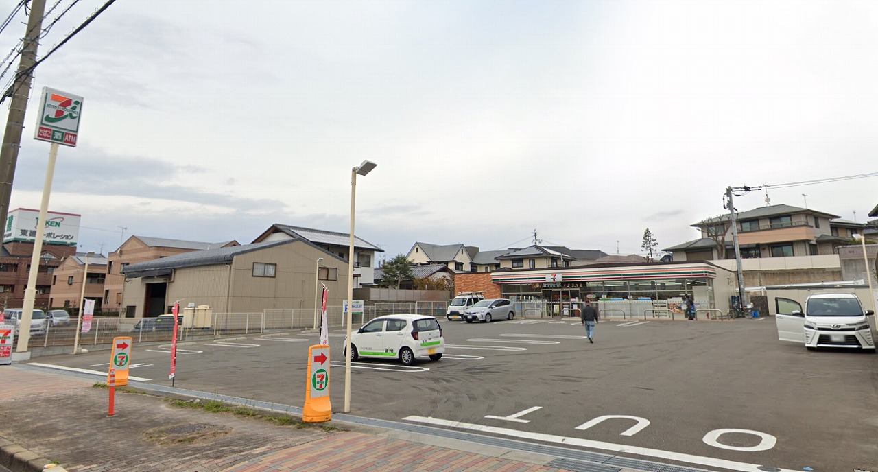 コンビニ　セブンイレブン新宮東下府店（コンビニ）まで515m