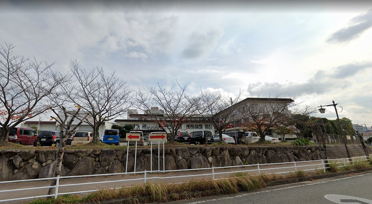 小学校　新宮町立新宮東小学校（小学校）まで872m