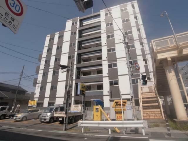 建物外観　７階建ての賃貸マンション