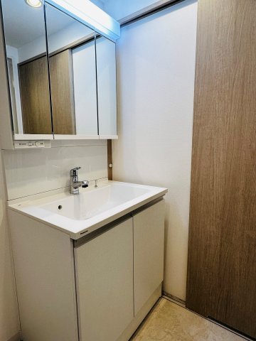 洗面設備　参考写真（別部屋フルリニューアル時）