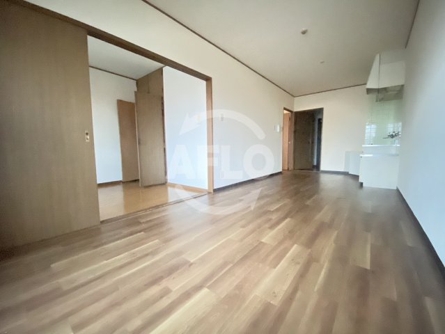 居室・リビング　ベイストーン市岡　リビング