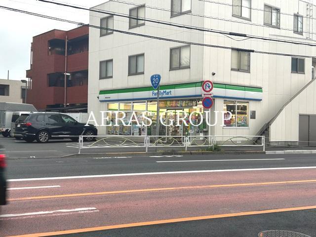 コンビニ　ファミリーマート 秀栄白糸台店（コンビニ）まで130m