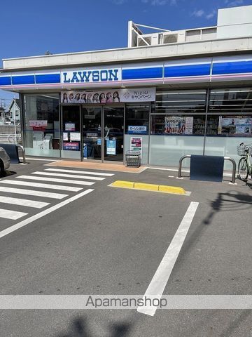 コンビニ　ローソン（コンビニ）まで724m