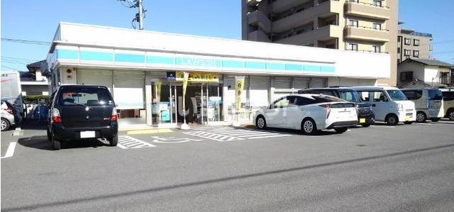 コンビニ　ローソン吉塚３丁目店（コンビニ）まで206m