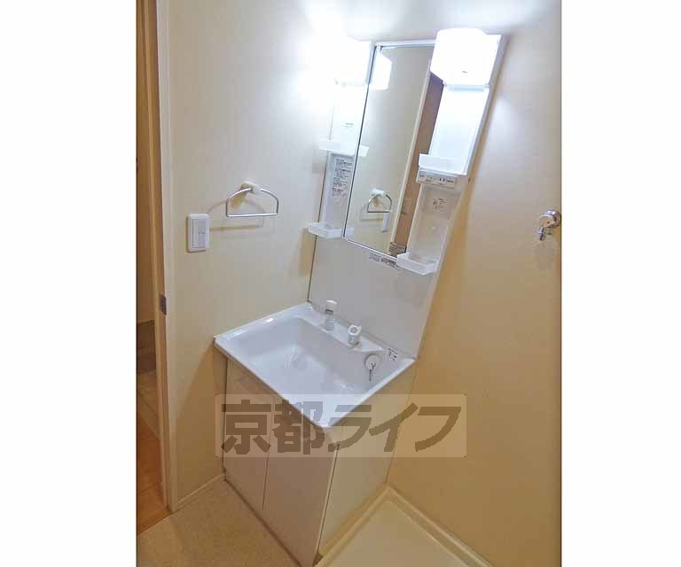 洗面設備　嬉しい独立洗面台です