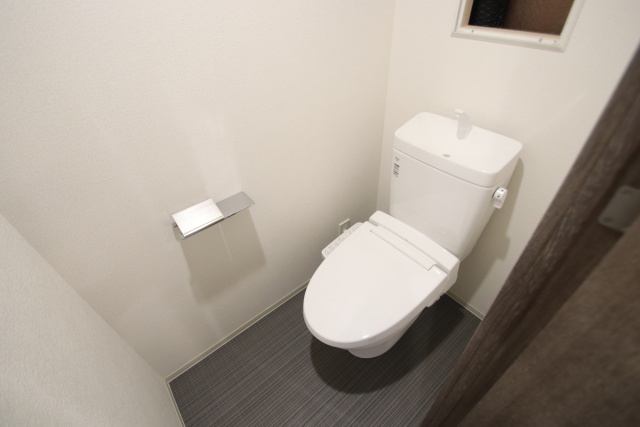 トイレ　※別室の参考写真の為、現況優先です。