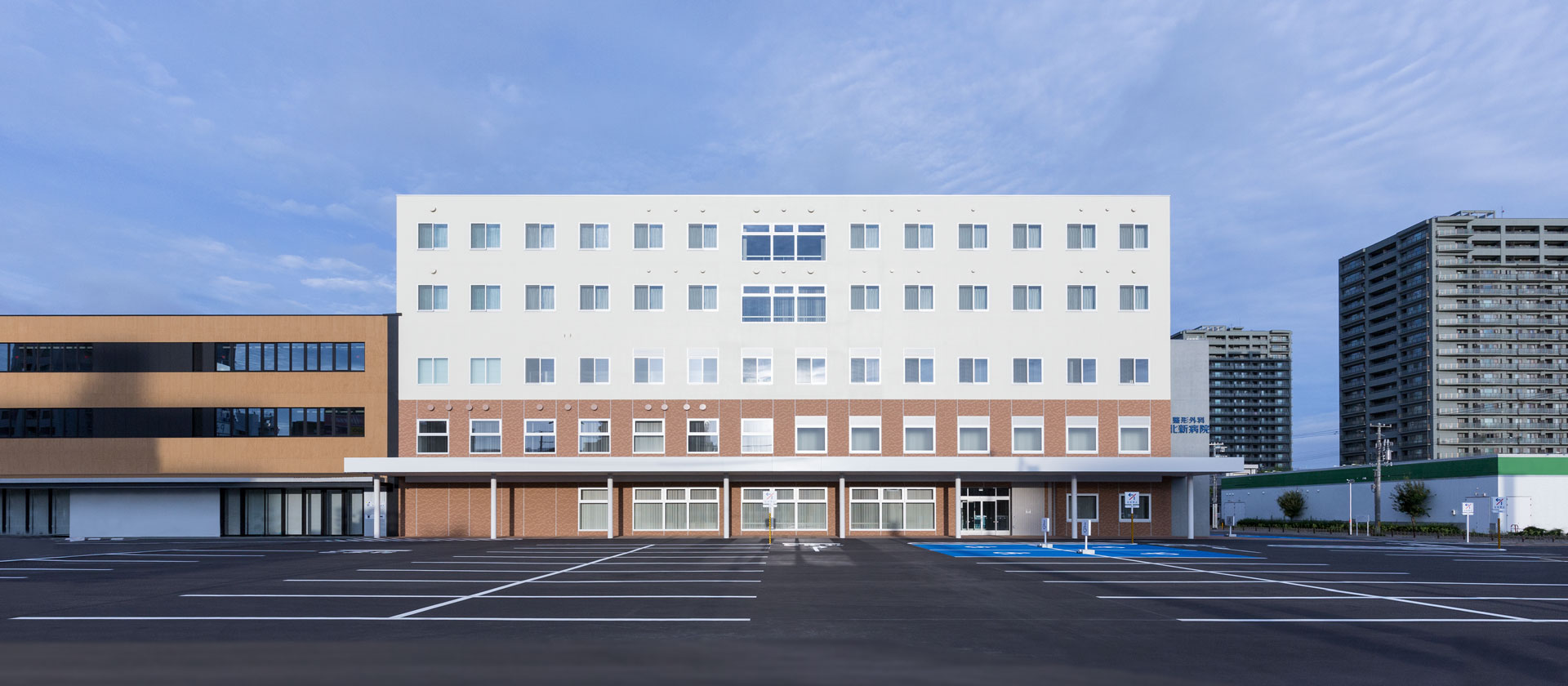 病院　社会医療法人朋仁会整形外科北新病院（病院）まで605m