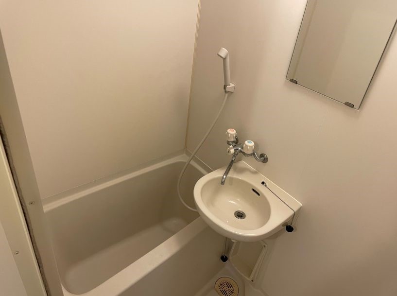 バス・シャワールーム　※現状優先。