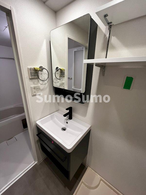 洗面設備　ゆったりとスペースのある洗面所