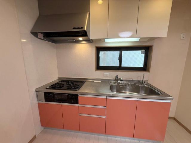 キッチン　３口ガスコンログリル付