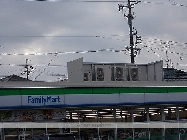 コンビニ　ファミリーマート（コンビニ）まで260m