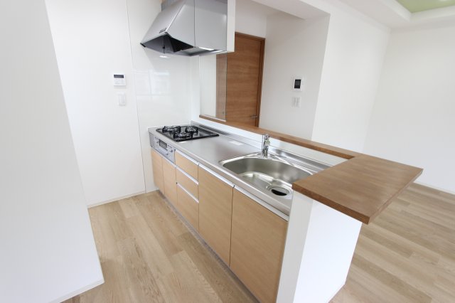 キッチン　写真はイメージです。色仕様は現況優先になります。