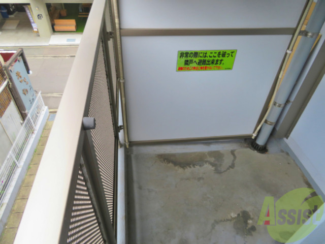 バルコニー　バルコニーは幅があり、広い印象を受けました。